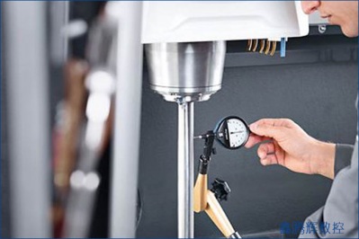 模具精雕機的精度受那些因素影響