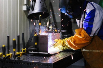 數控精雕機加工如何選擇切削液